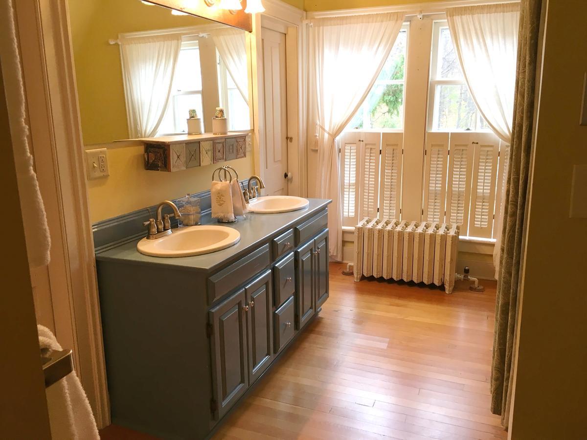 Dreamhouse Country Inn Bristol ภายนอก รูปภาพ