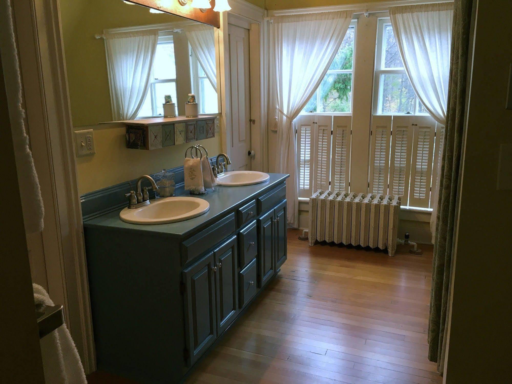 Dreamhouse Country Inn Bristol ภายนอก รูปภาพ